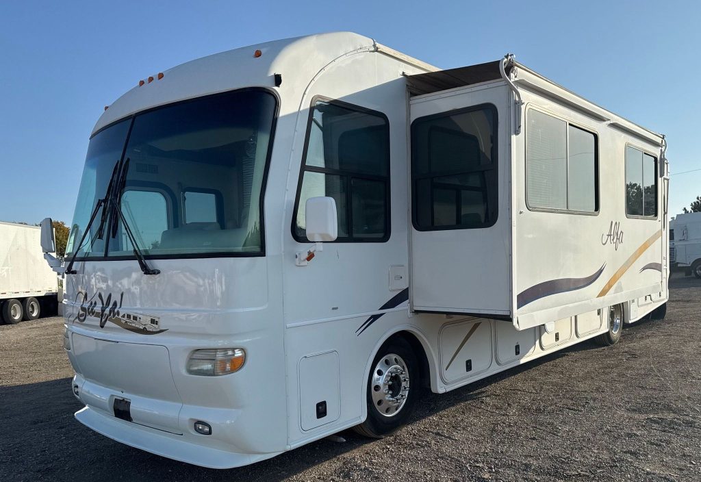 2004 Freightliner XC Chassis RV