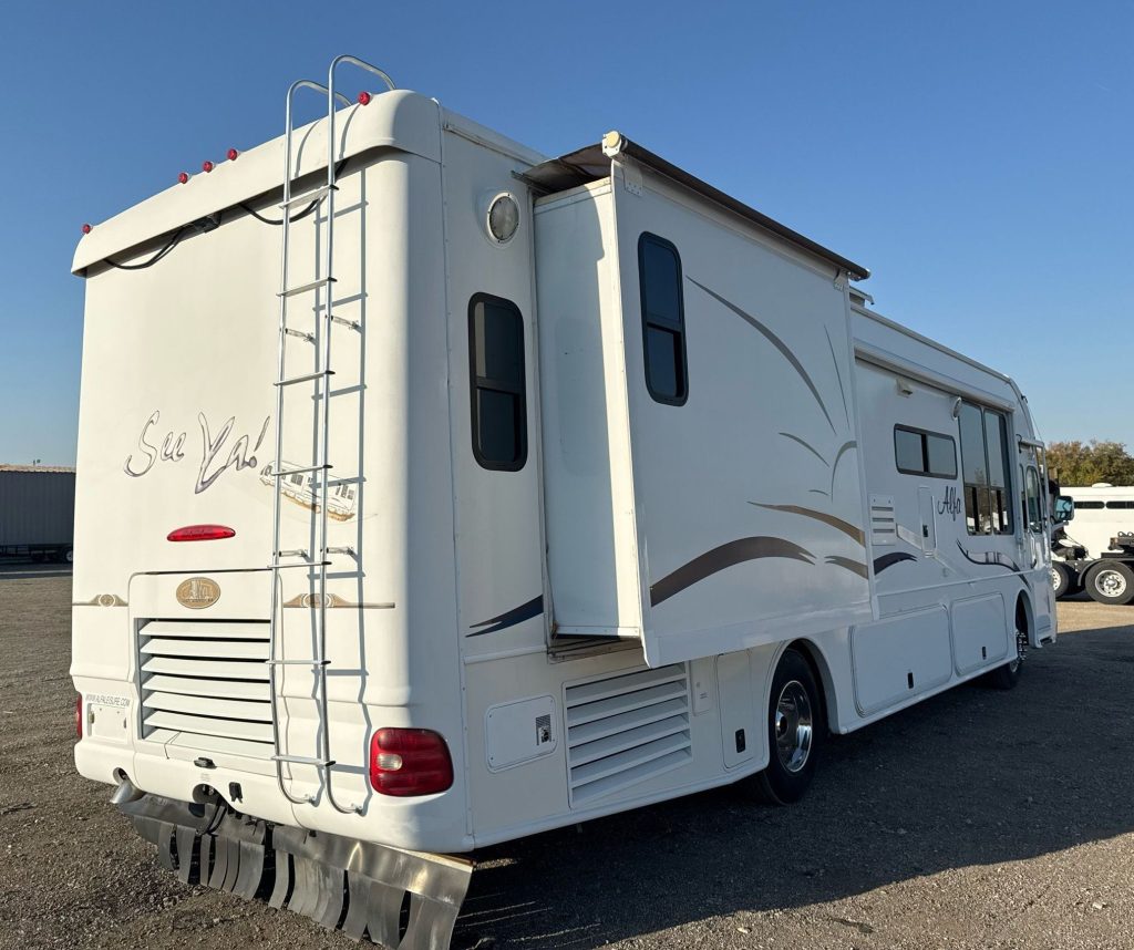 2004 Freightliner XC Chassis RV